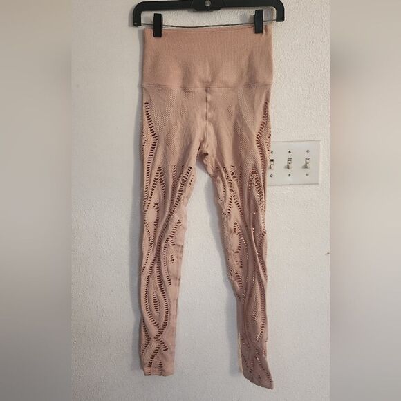 Avocado Serenity Shredded Leggings in Pale Pink Size Small - Picture 11 of 11